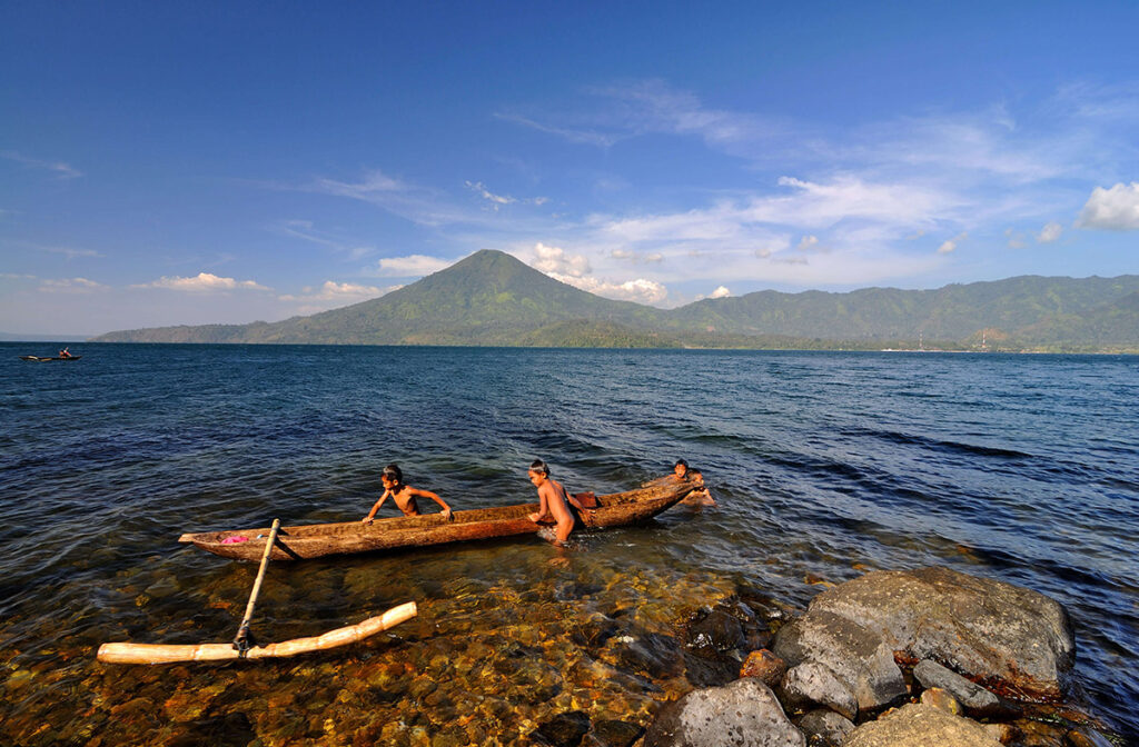 danau-ranau-keindahan-permata-di-kaki-gunung