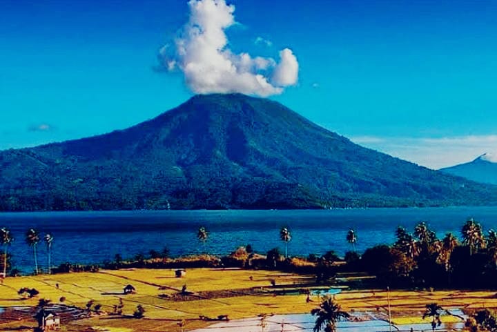 danau-ranau-keindahan-permata-di-kaki-gunung